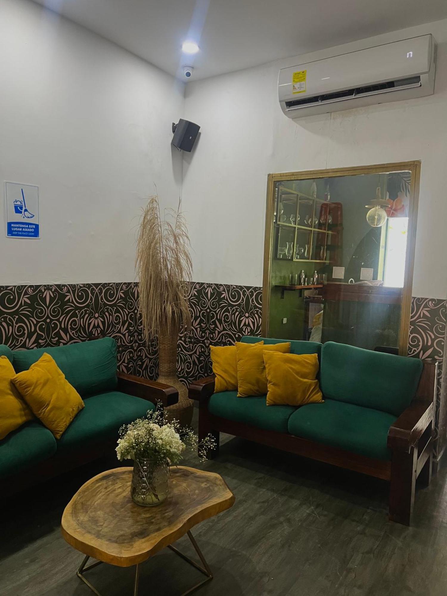 Seven Nights Pensión *